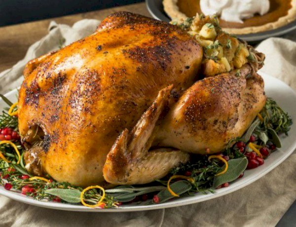 طريقة عمل الديك الرومى فى مطبخك بخطوات سهلة و سريعة