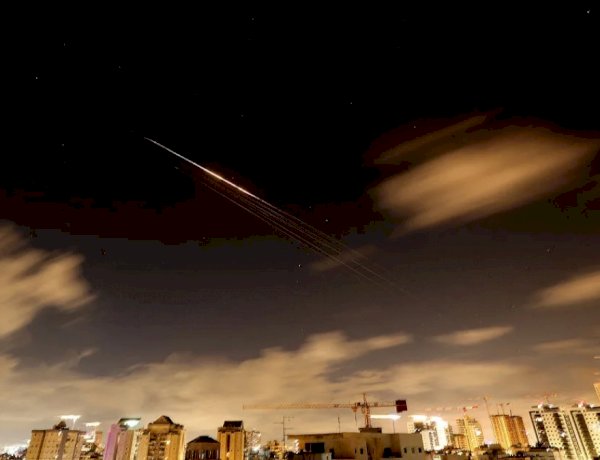 نشرة أخبار الأحد 29 مارس..تصعيد شامل في الشرق الأوسط.. الحوثيون يدخلون الحرب وتعزيزات أمريكية تصل المنطقة