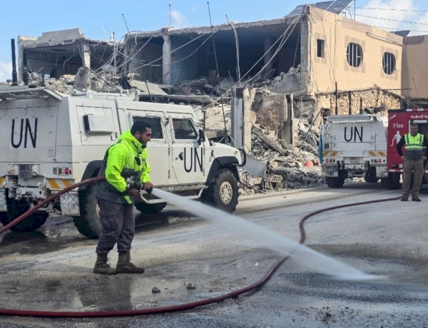 اليونيفيل تحقق في حادث مقتل جندي أممي إثر انفجار قذيفة على الحدود اللبنانية الإسرائيلية