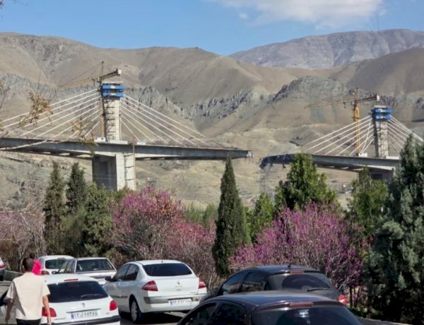 ضربة أمريكية تدمر جسرًا استراتيجيًا بين طهران وكرج وتصعيد جديد في الحرب