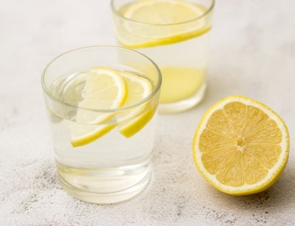 ماء الليمون للبشرة: فوائد مذهلة لنضارة طبيعية