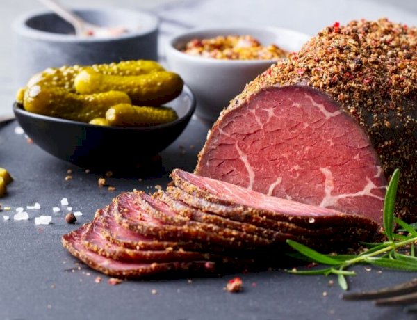 طريقة عمل البسطرمة في المنزل بالتتبيلة الأصلية