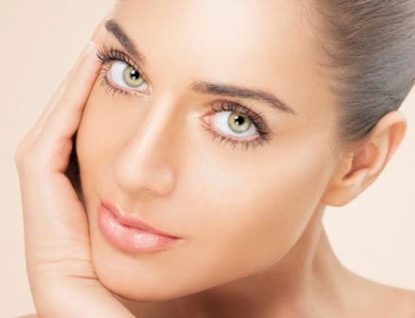 5 خطوات للحصول على مكياج ثابت لأطول فترة في الطقس الحار بدون سيلان