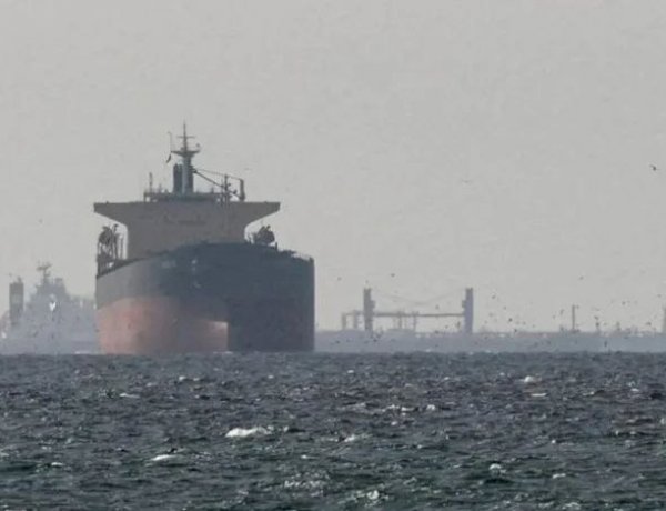 عبور 20 سفينة وبدء عملية إزالة الألغام.. ماذا جرى في هرمز خلال 24 ساعة من حصار إيران؟