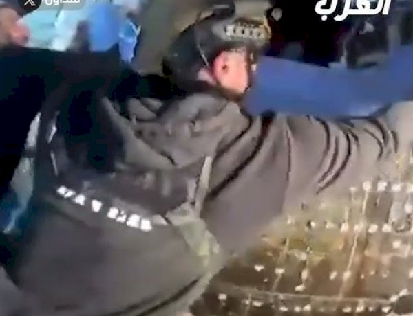 لحظة مؤثرة.. أول لقاء برواد الفضاء بعد رحلة القمر