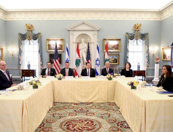 محلل سياسي : حزب الله ربط لبنان بأجندة إيران وأفقد الدولة قرارها السيادي