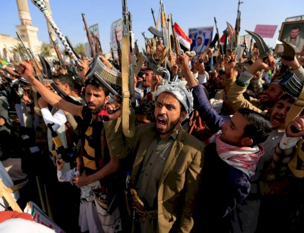 اختطاف الأئمة واستغلال الأطفال.. جرائم جديدة لمليشيات الحوثي في اليمن