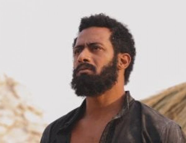 منع مواطنين من دخول عرض فيلم «أسد» بسبب ارتدائهم الجلباب الصعيدي يشعل غضبًا واسعًا