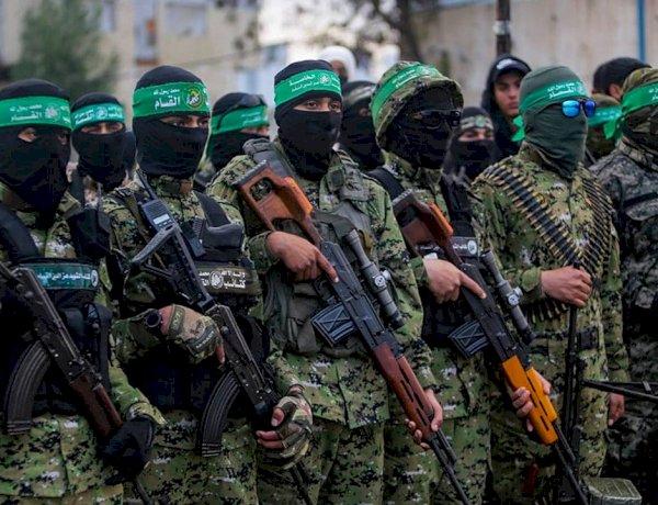 محلل سياسي فلسطيني: حماس تواجه اختبارًا مصيريًا بين التحول السياسي وضغوط نزع السلاح