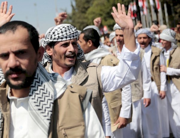 سر صعود الحوثيين بعد مواجهة إيران وأمريكا.. كيف تحولت الجماعة إلى لاعب مستقل؟