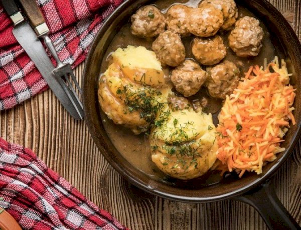 طريقة عمل كرات اللحمة السويدية الأصلية.. وصفة سهلة لغداء شهي في المنزل