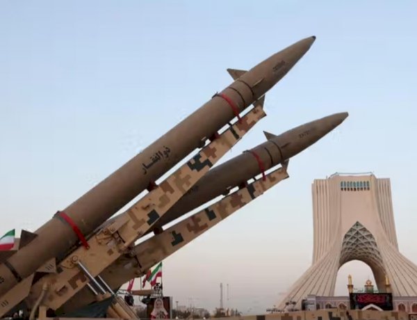 الهدوء قبل العاصفة.. انقسام في طهران حول استغلال التوقف الأمريكي