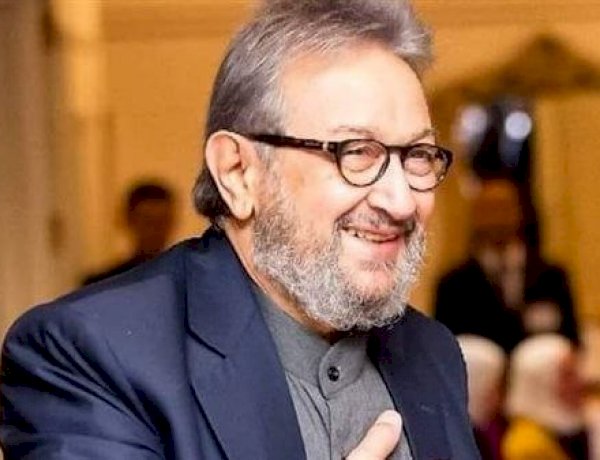 في ذكرى رحيل نور الشريف.. كيف تحول من ملاعب كرة القدم إلى عرش التمثيل؟