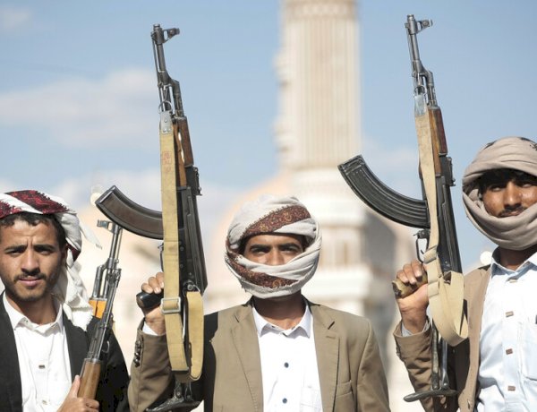 ‎محلل سياسي يمني: تصعيد الحوثيين في باب المندب يخدم أجندة إيران ويهدد الملاحة الدولية