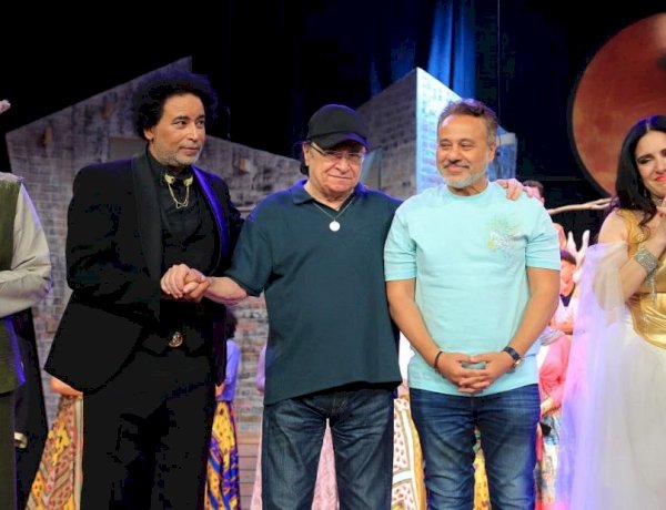 إيهاب فهمي يتابع العرض المسرحي ابن الأصول في موسمه الجديد على مسرح ميامي