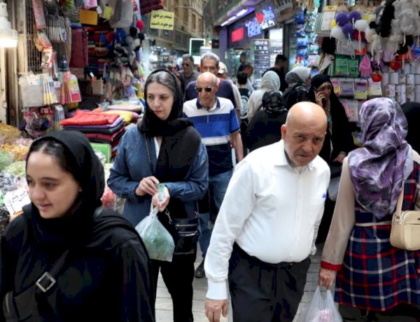 اقتصاد إيران يترنح.. العقوبات الأمريكية تضاعف أوجاع التضخم والفقر