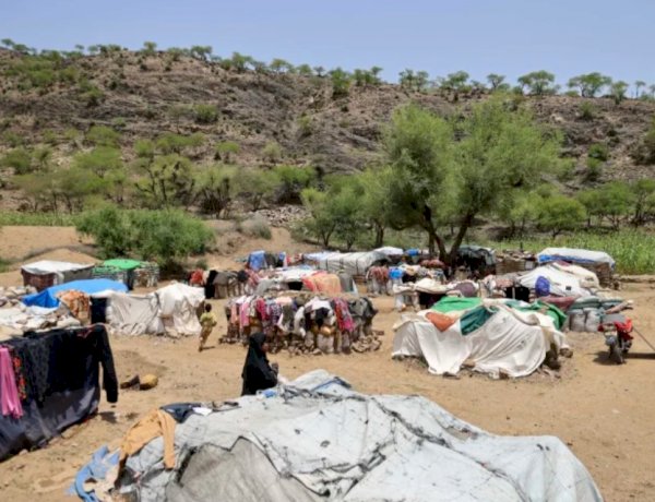 اليمن على حافة أزمة أكبر.. الحوثيون يواصلون جرائمهم والنازحون يفرون بلا مأوى
