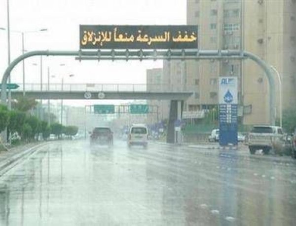حالة الطقس في السعودية.. استمرار هطول الأمطار الرعدية وتشكل السيول في عدة مناطق