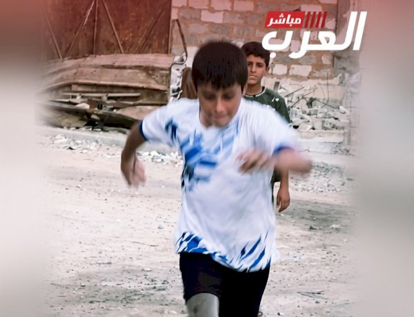 رغم إصابته وبتر ساقه.. طفل من غزة يطارد حلمه في كرة القدم وينشر الأمل بين أطفال مخيم الشاطئ
