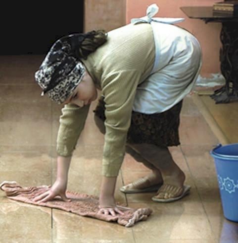 الخادمات في المغرب... حائرات بين «القهر» و«ارتكابهن للجرائم»