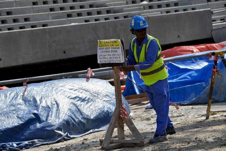 تقرير حقوقي بريطاني: قطر تخاطر بحياة الملايين بسبب احتجاز العمال