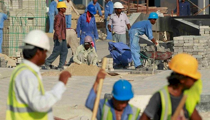 الجارديان: العمال في قطر 
