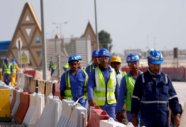 صحيفة بريطانية: قطر تتخلى عن العمال الوافدين وتزيد من أوجاعهم