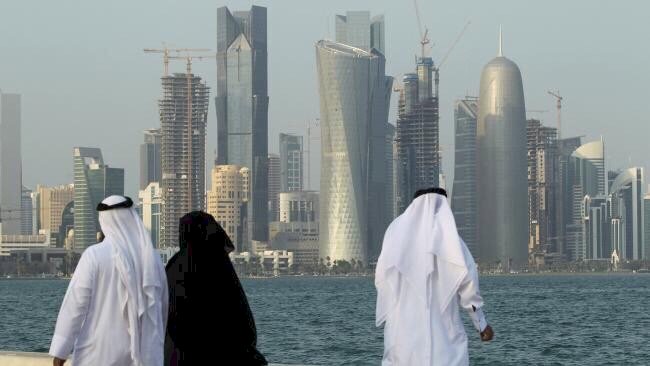 الأنباء الفرنسية: قطر تسعى للتجسُّس على مواطنيها بحجة 