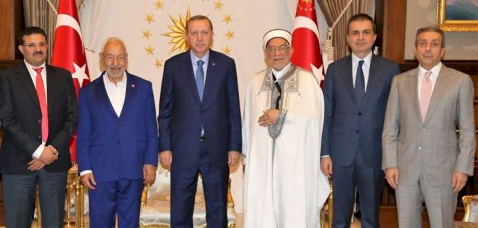 المعارضة التونسية تنتفض ضدّ نفوذ 