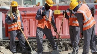 ذا ناشونال: قطر تعمدت تجاهل أزمة تأخر سداد أجور العمال