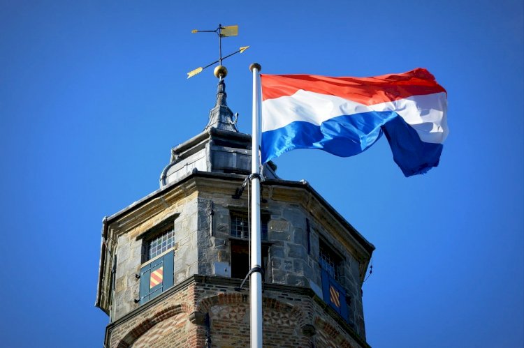 البرلمان الهولندي يُحذِّر من التمويلات القطرية والتركية للمساجد في البلاد
