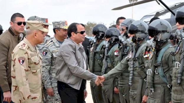 خبراء ليبيون: الجيش المصري قادر على حسم الأمر في ليبيا بسهولة