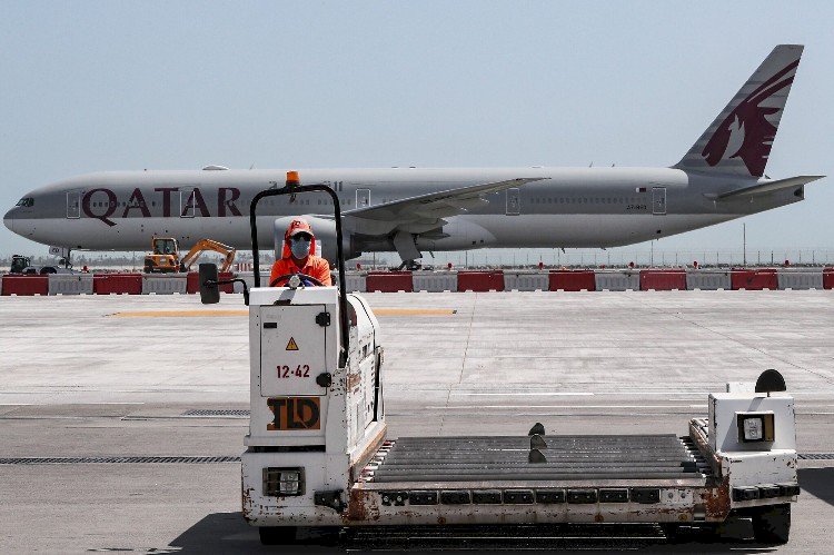 بريطانيا تزيد من أوجاع قطر وتؤكد تعرض راكبيها للفحص القسري