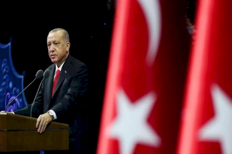 لقمع الحريات .. أردوغان يفرض ١.٢ مليون دولار على مواقع التواصل الاجتماعي