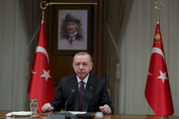وسائل أردوغان لمحاصرة منتقدي صفقاته الغامضة مع قطر