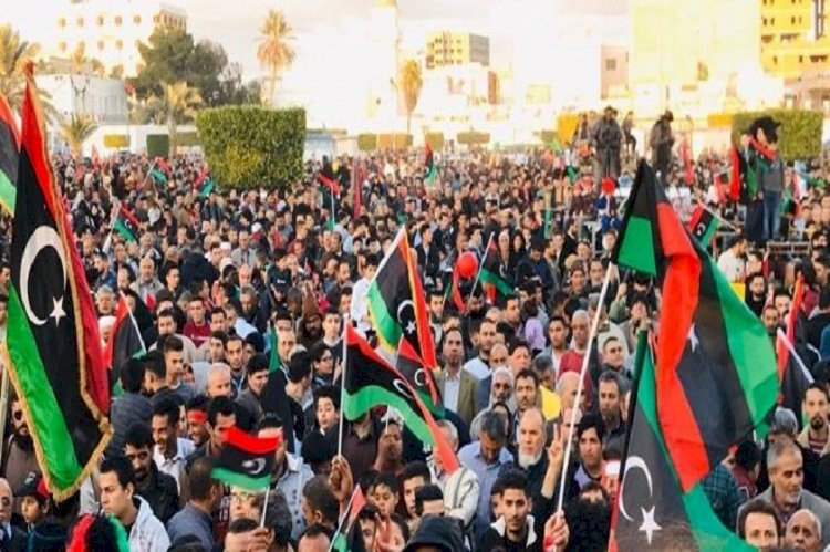 الليبيون يبيعون كل ما يملكون للحصول على قوت يومهم