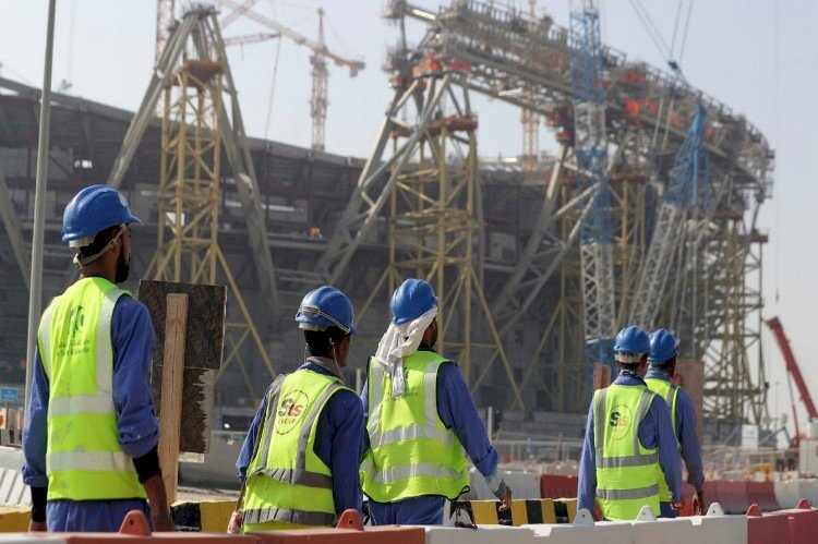 التاريخ الأسود .. سنوات من سخرة وعبودية العمال في قطر