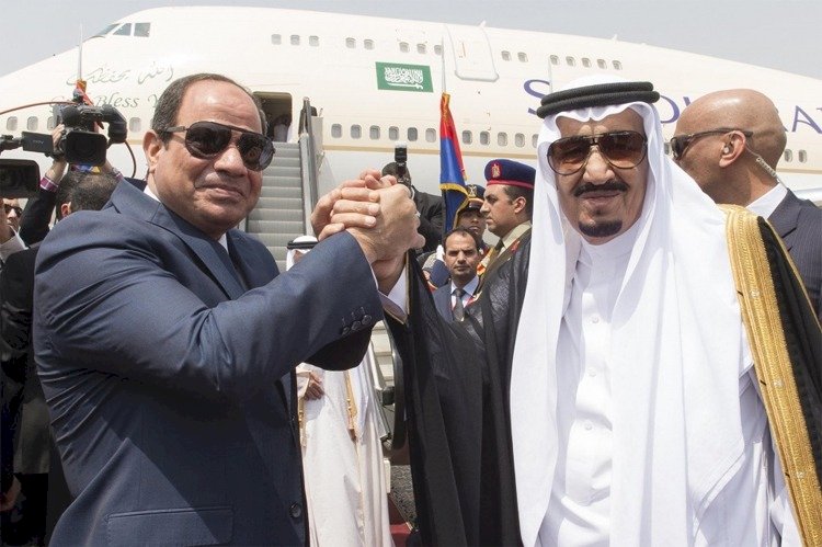 خبراء خليجيون : السيسي مرحب به بالقمة الخليجية وذعر قطر يكشف نواياها