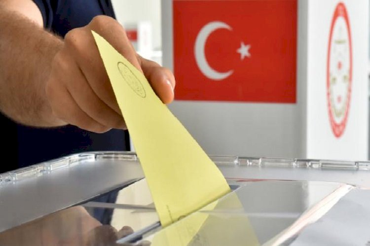 محللون أتراك: أردوغان يريد صياغة دستور جديد بعد فشله في إدارة البلاد