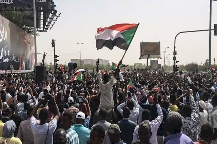 الإخوان تحت مقصلة السودان.. حملات اعتقال وطوارئ بولايات الخرطوم