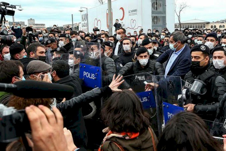 عصابات أردوغان يختطفون طلاب جامعة بوغازيتشي المناهضين لسياساته