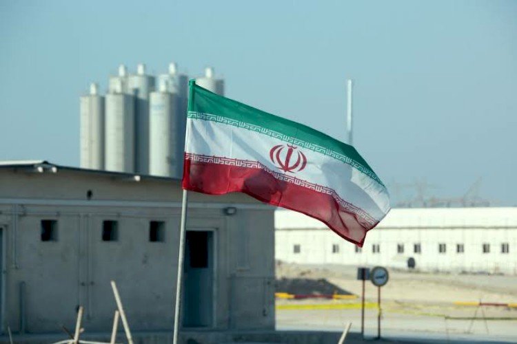 إيران تبتز العالم وتهدد بوقف عمل خبراء الطاقة الذرية