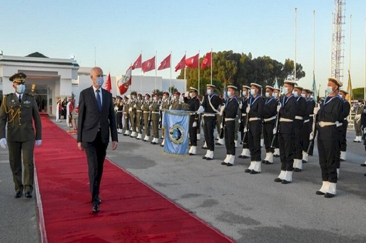 الرئيس التونسي يصل ليبيا في أول زيارة رسمية لدعم القيادة الجديدة