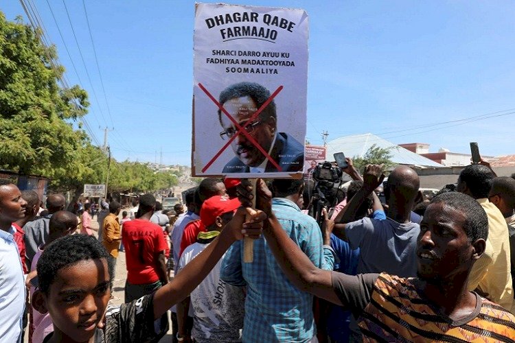 بوادر حرب أهلية.. تأزم الأوضاع في الصومال وفرماجو يريد البقاء بالسلطة