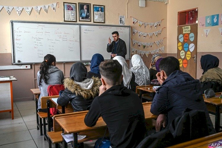 الأزمة تتصاعد.. مظاهرات عارمة بشوارع أنقرة للمعلمين الأتراك