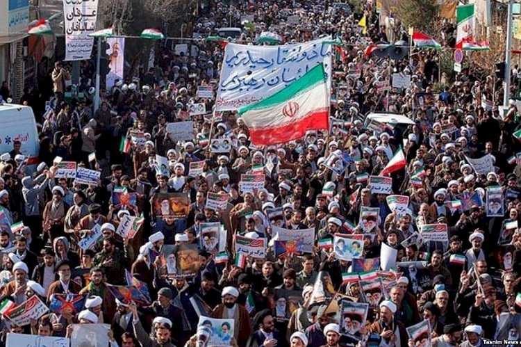 قانون إيراني جديد لعسكرة الإنترنت.. نشطاء يحذرون من تقويض مدمر للحريات