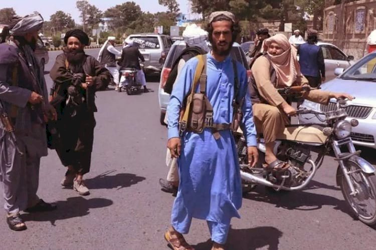 أفغانستان تواجه المجهول.. خبير دولي: طالبان ترتكب جرائم حرب