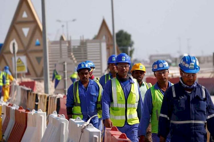العفو الدولية تهاجم قطر وتطالب بالتحقيق في وفاة العمال الأجانب
