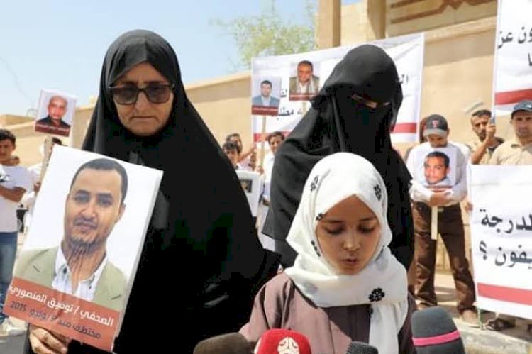 اعتقال وخطف وتعذيب.. انتهاكات الحوثي مستمرة ضد صحفيي وفناني اليمن