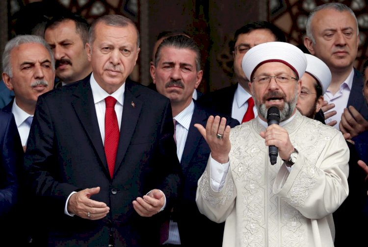 انتقادات حادة لرئيس الأئمة التركي بعد استغلاله الدين لصالح أردوغان